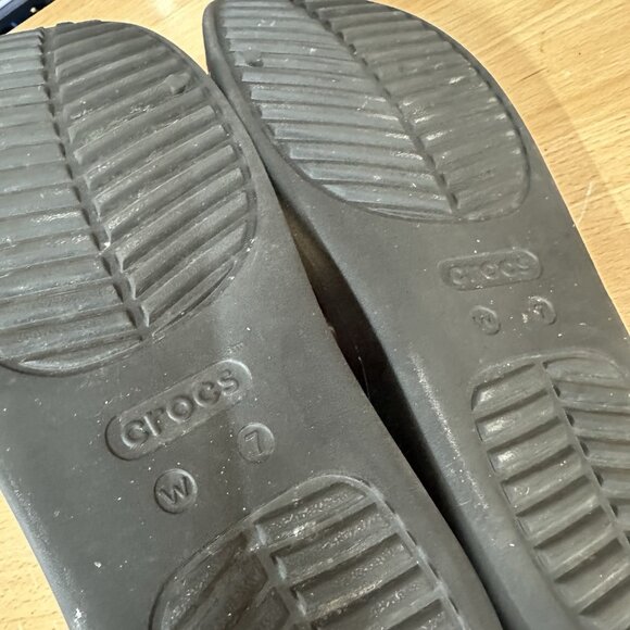 Crocs Getaway Strappy Slip-On Sandals Women's Size 7 Black Slides EUC - Picture 5 of 5